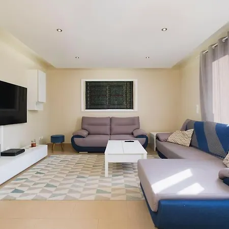 Charm Apartment *
